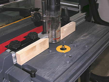 Roundover bit in router table