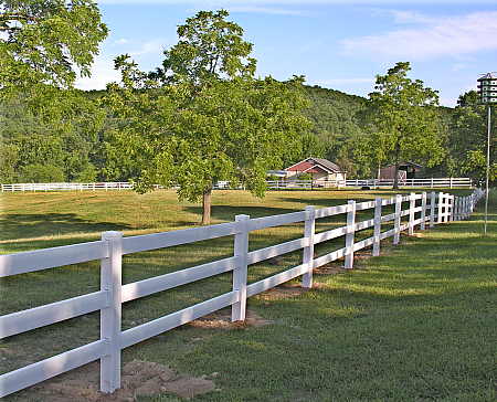 Polyvinyl 3-Rail Equestrian Fencing