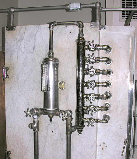 Temperature regulation manifold