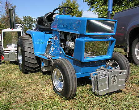 Competition lawn tractor