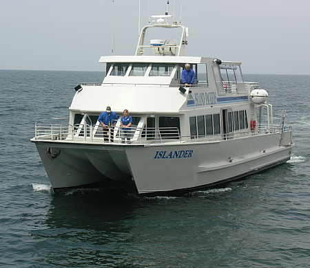 â€œIslanderâ€ arriving to pick up visitors from Santa Cruz Island